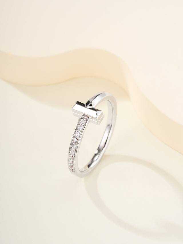 Price: 110 Ring Size: 5678 Narrow half-diamond T-ring with simple lines and shar