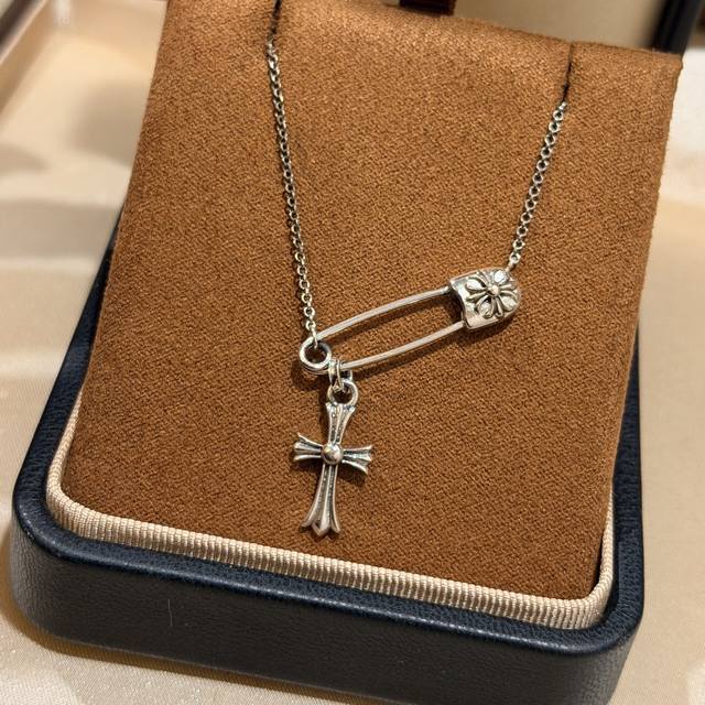 210 A3558 Chromehearts Classic Vintage Brooch Cross Necklace. Its unparalleled t