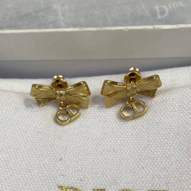 De01036 D Or Bow Earrings The hottest early spring collection! Exquisite earring