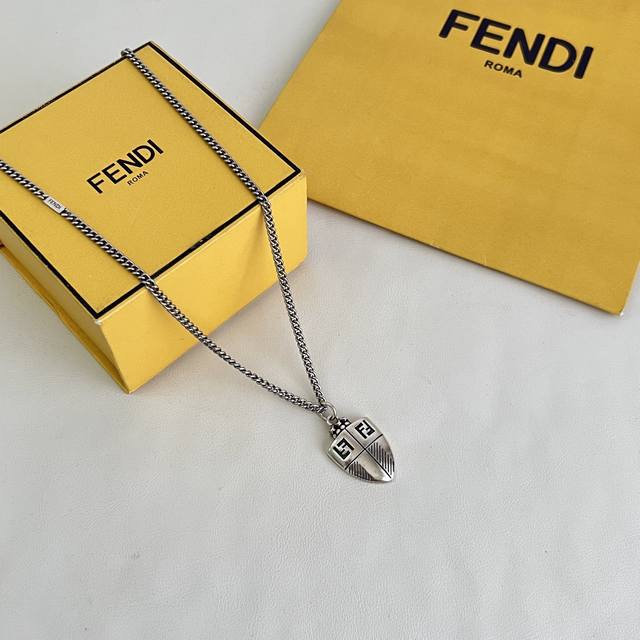 Fendi necklace, high-end custom design, new popular style, simple and elegant, a