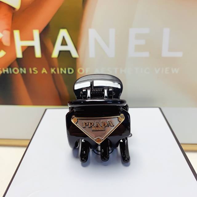 Prada Clip, Triangle Brand Clip, Elegant and Versatile Everyday Essential, a Mus