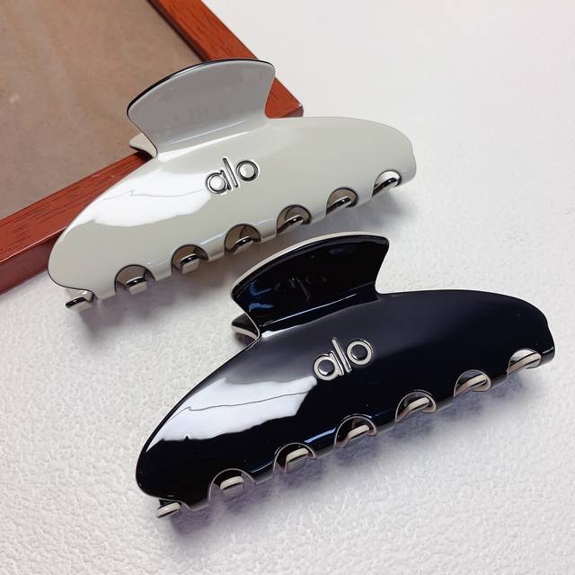 Trendy Alo Claw Clip Acetate Simple Claw Clip Elegant and Versatile Everyday Ess