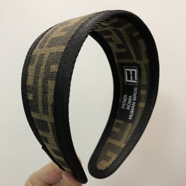 New Arrival: Fendi's Popular High-Version Wide Headband