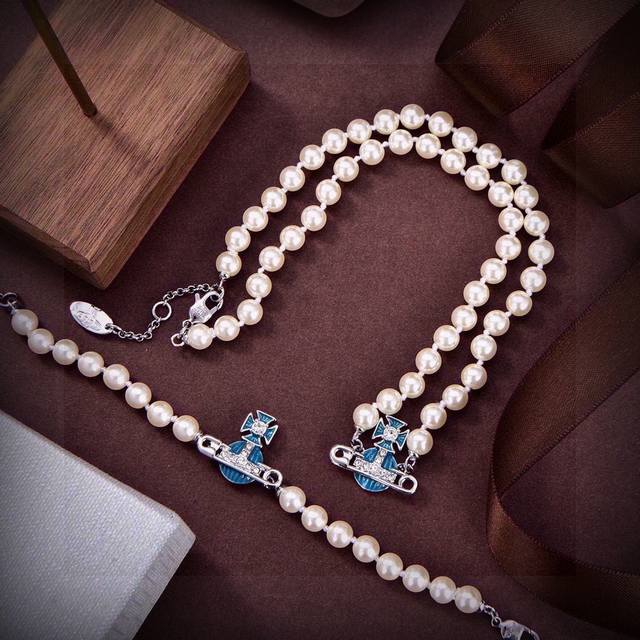 Necklace and Bracelet p70 UK Import: Vivienne Westwood Saturn Pearl Set. Elegant