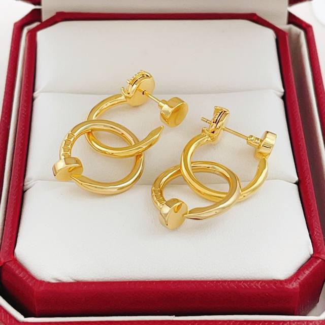 Cartie* Cartie's latest gold tassel polished stud earrings, made of the same Z b Cartie* Cartie's latest gold tassel polished stud earrings, made of the same Z b