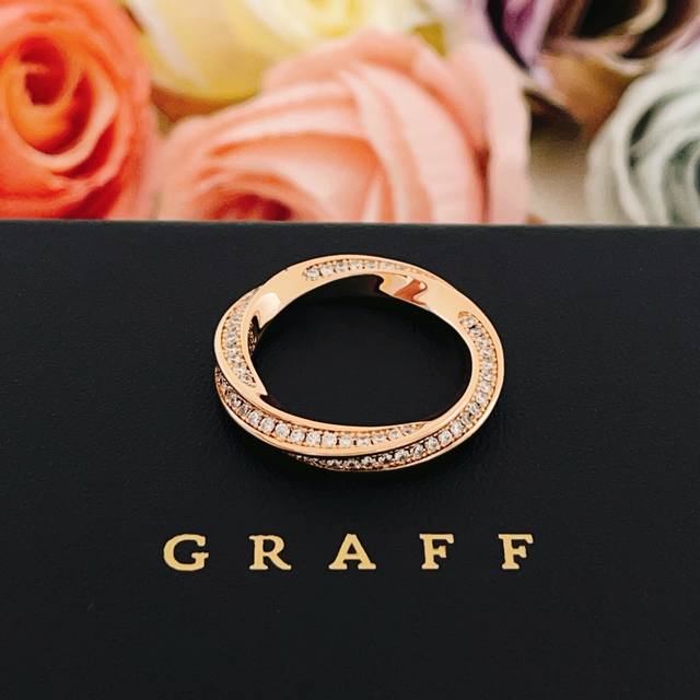 Size: 6, 7, 8. This is the latest rose gold and diamond-set rhombus M?bius ring
