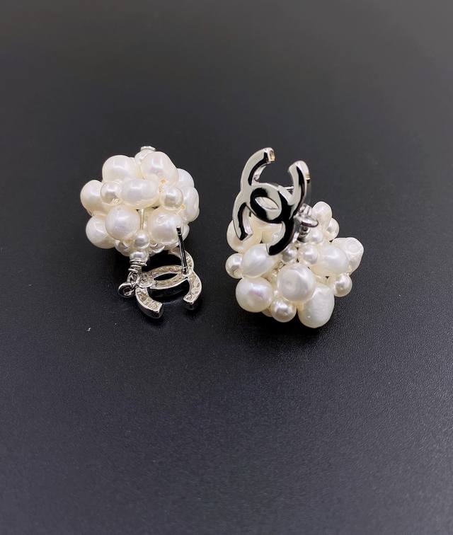 Chanel's latest white gold Cc irregular pearl earrings, identical to batch Z, ma Chanel's latest white gold Cc irregular pearl earrings, identical to batch Z, ma