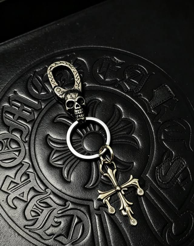 Gold-tone Rhinestone-encrusted Cross Keychain 2026 Hot Item: Chrome Hearts Keych