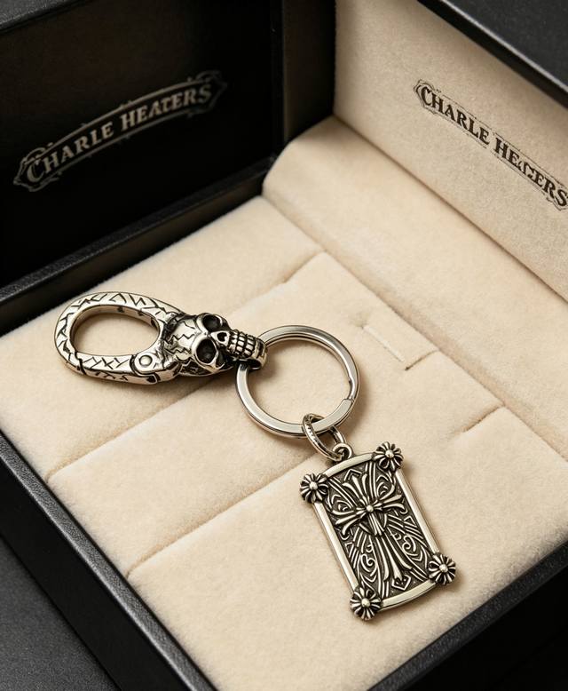 Cross Flower Keychain A 2026 hot-selling Chrome Hearts keychain. The vintage sil