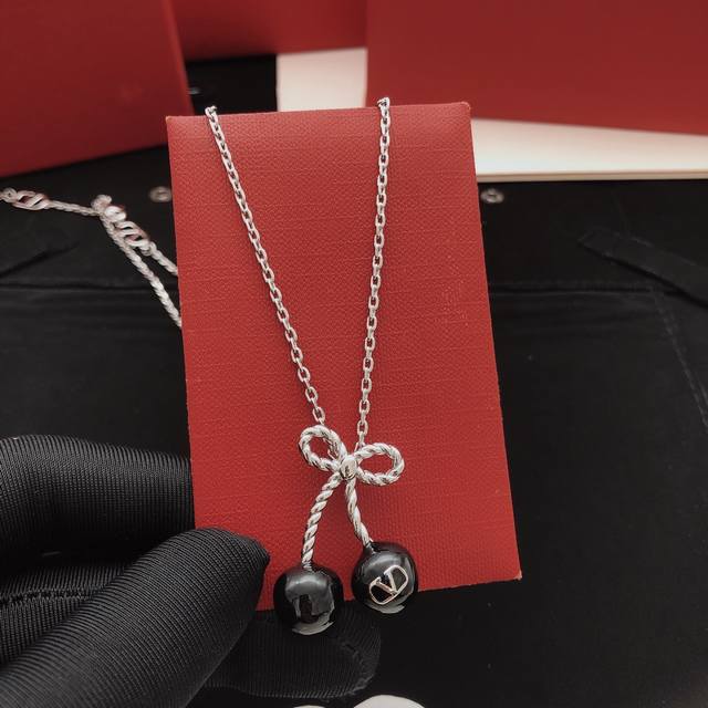 ID2993638Fff, serial number Valenti*O, latest style black cherry bow necklace, c