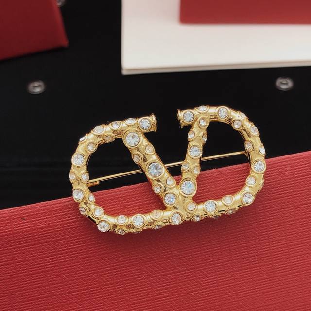ID2993708Fff, serial number Valenti*O, latest gold-plated diamond-encrusted broo