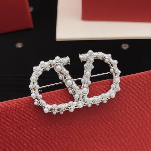 ID2993709Fff, serial number Valenti*O, latest silver seed bead brooch, batch Z,