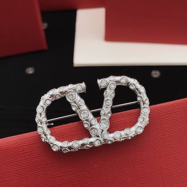ID2993711Fff, serial number Valenti*O, latest diamond-encrusted brooch, batch Z,