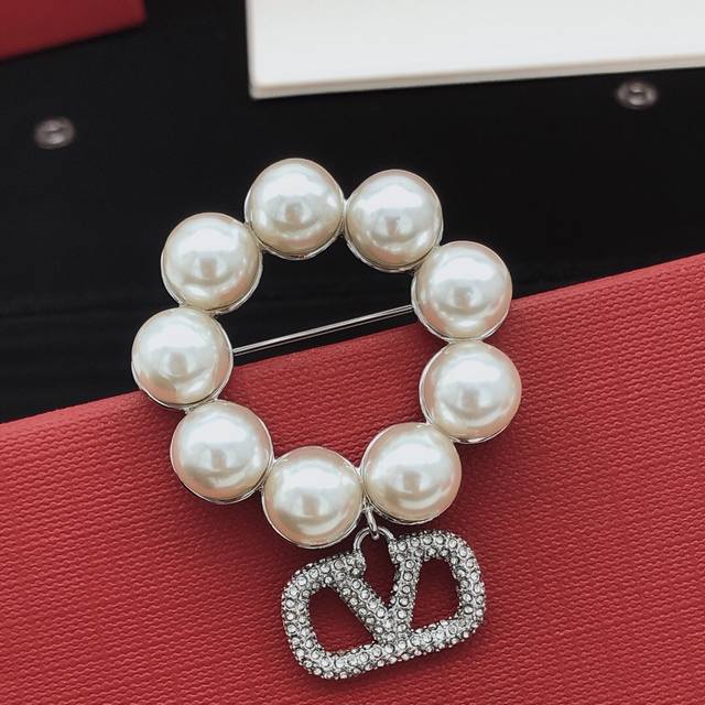 ID2993713Fff, serial number Valenti*O, latest pearl round brooch, batch Z, brass