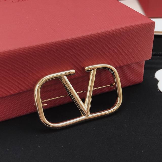 Valentino brooch, smooth finish. (Item number )
