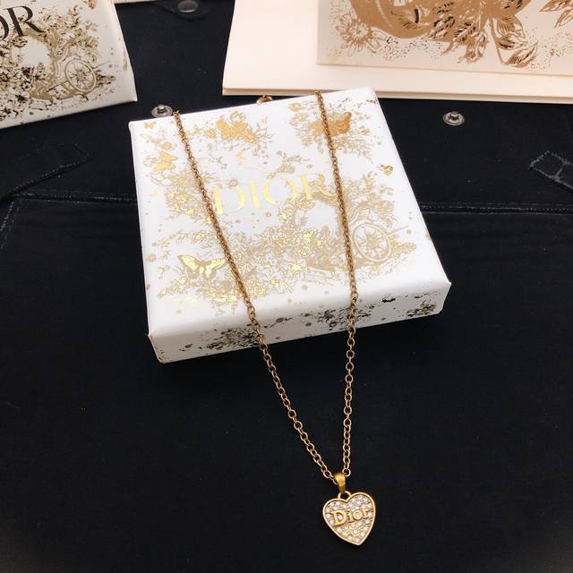 ID2993721Fff, serial number Dxl0144, Dio* latest heart necklace, same batch Z, b