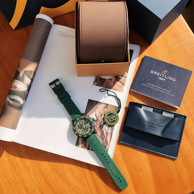 This Breitling full carbon fiber chronograph watch comes with full packaging. It This Breitling full carbon fiber chronograph watch comes with full packaging. It