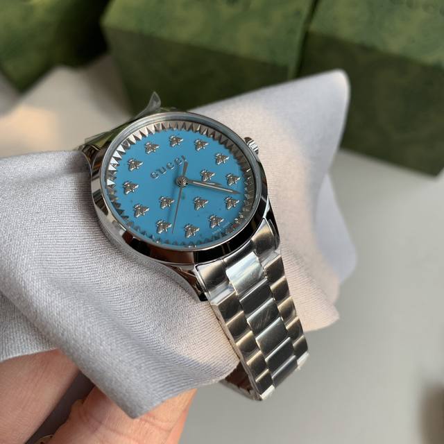 Gucci - Don't overlook the details, you should keep at least two!