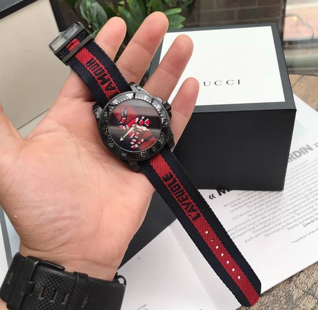 Original Box: 30 Gucci Bee Nylon Strap Watch! Top-quality fashion nylon strap, o Original Box: 30 Gucci Bee Nylon Strap Watch! Top-quality fashion nylon strap, o