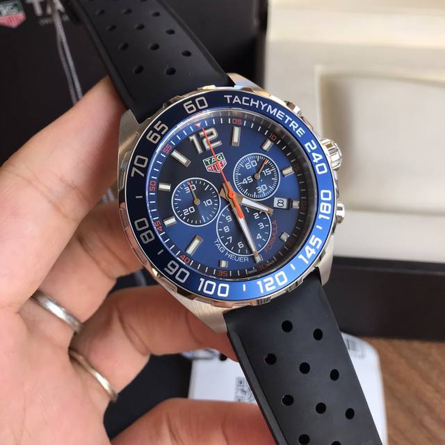 原盒:50 新款泰格豪雅高颜值新上线，硬货。Original Tagheuer,泰格豪雅F1系列 石英表，专柜1万+。帅气尼龙表带！蓝宝石镜面，超强夜光指针，原