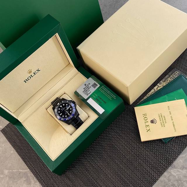 新款黑武士可乐圈！专柜曾经多是一表难求！劳力士格林尼治， 黑色陶瓷盘面 。全黑拼蓝色陶瓷圈口 三珠五珠在造巅峰，世界范围 劳力士就是最受欢迎的 这点不可否认 直