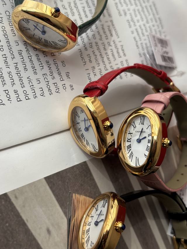 Cartier Mini Baignoire 长在每个人心尖上的审美。玲珑小巧却有极具辨识度,圆润流畅的椭园形表壳,独特迷你尺寸24.6Mm*32Mm每一处设计 Cartier Mini Baignoire 长在每个人心尖上的审美。玲珑小巧却有极具辨识度,圆润流畅的椭园形表壳,独特迷你尺寸24.6Mm*32Mm每一处设计