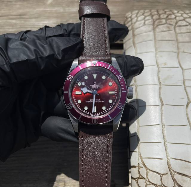 690帝舵 Tudor 碧湾型系列 搭载全自动机械芯 尺寸：42Mm 镀膜玻璃 精钢表带原装扣 复古帝陀 全新演绎
