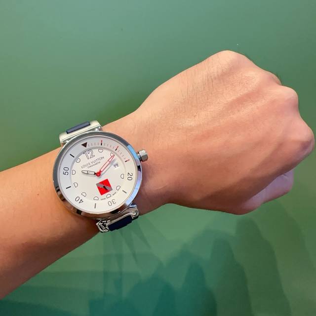 380 A high-quality Louis Vuitton watch, a perfect embodiment of luxurious style 380 A high-quality Louis Vuitton watch, a perfect embodiment of luxurious style
