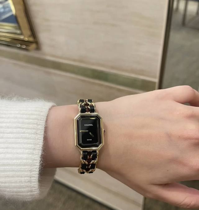 350香奈儿黑金方糖手表,谁带谁美,编号6880 编号6880 香奈儿Chanel黑金方糖手表,谁带谁美系列,火了38年,你的Dna 动了吗?成色超级好,太美了 350香奈儿黑金方糖手表,谁带谁美,编号6880 编号6880 香奈儿Chanel黑金方糖手表,谁带谁美系列,火了38年,你的Dna 动了吗?成色超级好,太美了