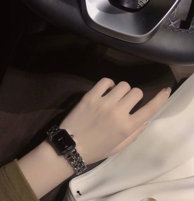 350如果不爱吃糖,那就买一块香奈儿方糖 生活的甜度加班给不了你,但花钱可以 难得能够遇到S码的表带,黑银也是我喜欢的搭配色 喜欢是自己给自己的 时间是生活的货 350如果不爱吃糖,那就买一块香奈儿方糖 生活的甜度加班给不了你,但花钱可以 难得能够遇到S码的表带,黑银也是我喜欢的搭配色 喜欢是自己给自己的 时间是生活的货
