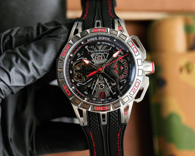1130罗杰 杜彼 Roger Dubuis 豪爵 Excalibur 王者系列 自动上链机芯，表壳：46毫米 , Sapphire Crystal Carbo