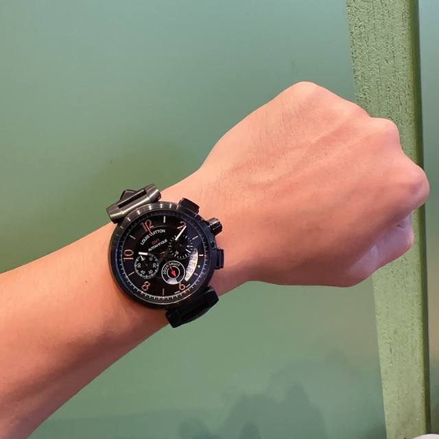 520Lv Lv Louis Vuitton Tambour Evolution Chronograph Features: Rugged and mascul 520Lv Lv Louis Vuitton Tambour Evolution Chronograph Features: Rugged and mascul