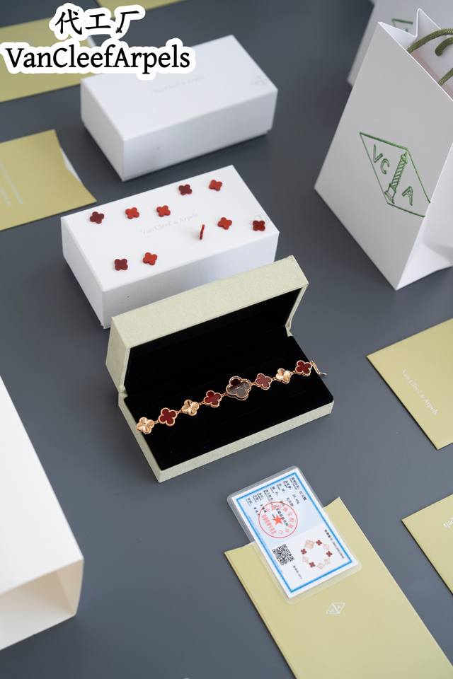 2150 Van Cleef & Arpels' Alhambra four-leaf clover collection primarily features