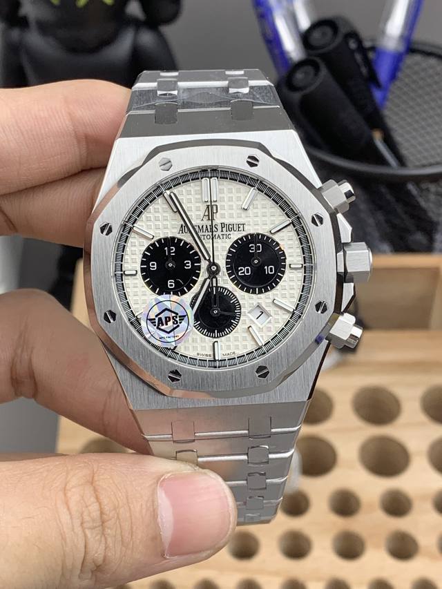 3190Aps新品26331 ， 爱彼皇家橡树系列26331自动上链计时码表，以标志性八角形表圈与“Tapisserie”格纹表盘诠释经典设计，搭载丹东一体定制