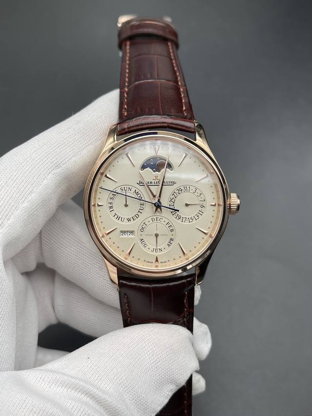 2540 marks another milestone in the replica watch industry: the successful devel