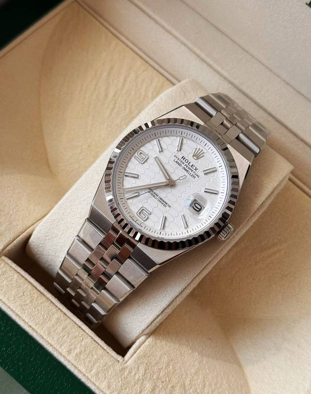 1890绅士风度！劳力士新款陆使型40Mm腕表上线， Oyster perpetual Land-Dweller ，官方将其定义为“重塑现在，为未来创作奠定基础