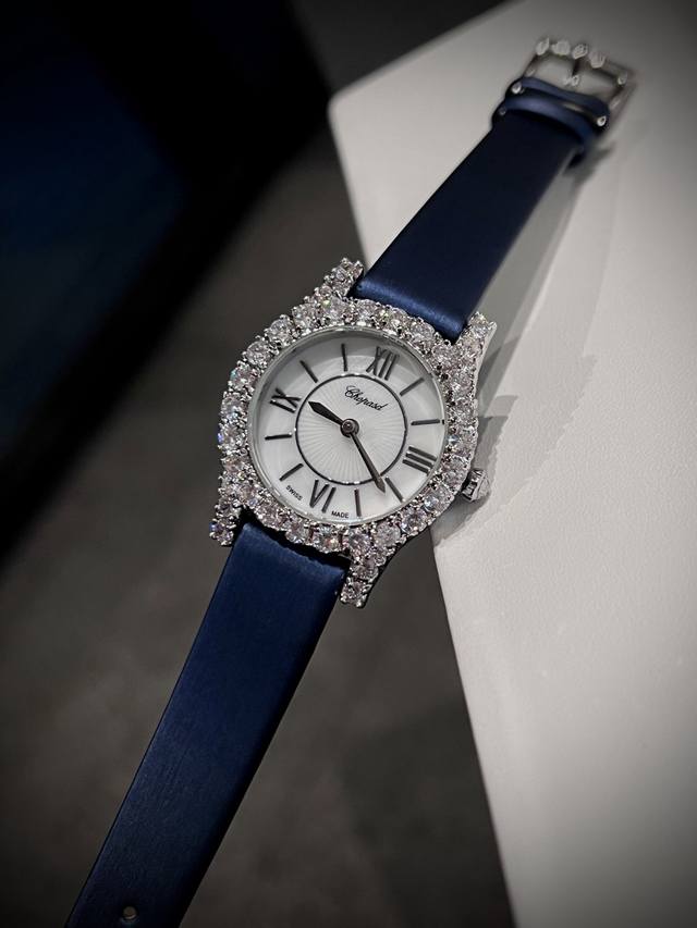 520Chord Chopard L'Heure du Diamant# series watch features the brand's signature