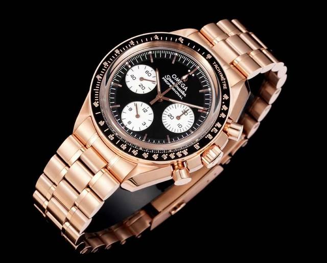 2410欧米茄 Omega 超霸系列超霸反转熊猫盘月球表 黑白之间,重塑经典 1. 尺寸与材质:42Mm 黑色陶瓷表圈+白色珐琅测速刻度,带经典 Dot Ove 2410欧米茄 Omega 超霸系列超霸反转熊猫盘月球表 黑白之间,重塑经典 1. 尺寸与材质:42Mm 黑色陶瓷表圈+白色珐琅测速刻度,带经典 Dot Ove