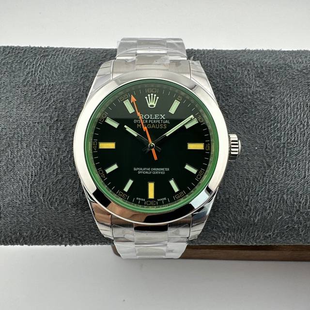 1110劳力士Milgauss系列，116400闪电针 绿玻璃904L最高版本，蓝盘 绿盘！防磁双重底盖！ 同步绿色材料蓝宝石玻璃，定制全新的实心针轴3131一