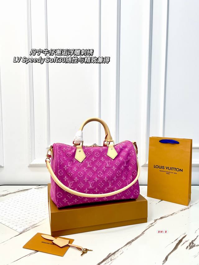 340 LV Speedy 30 monogram airport bag with folding airplane gift box. Classic Mo 340 LV Speedy 30 monogram airport bag with folding airplane gift box. Classic Mo