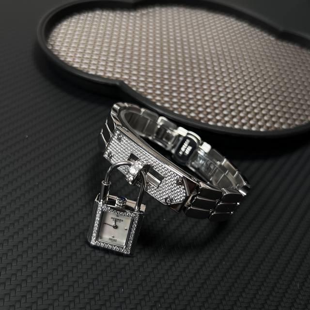 520 Gold 590 Single Row Diamonds 30 Full Diamonds 100 Mini Version Arrived! A po