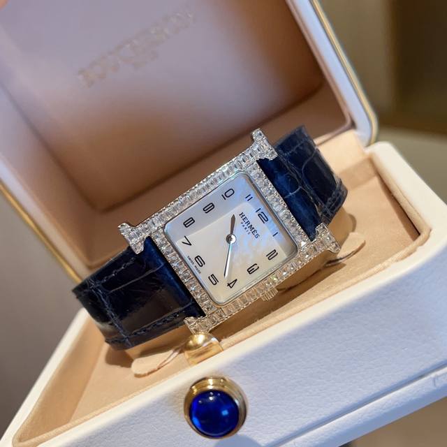 910 When geometric angles meet dazzling diamonds Time becomes the most elegant w