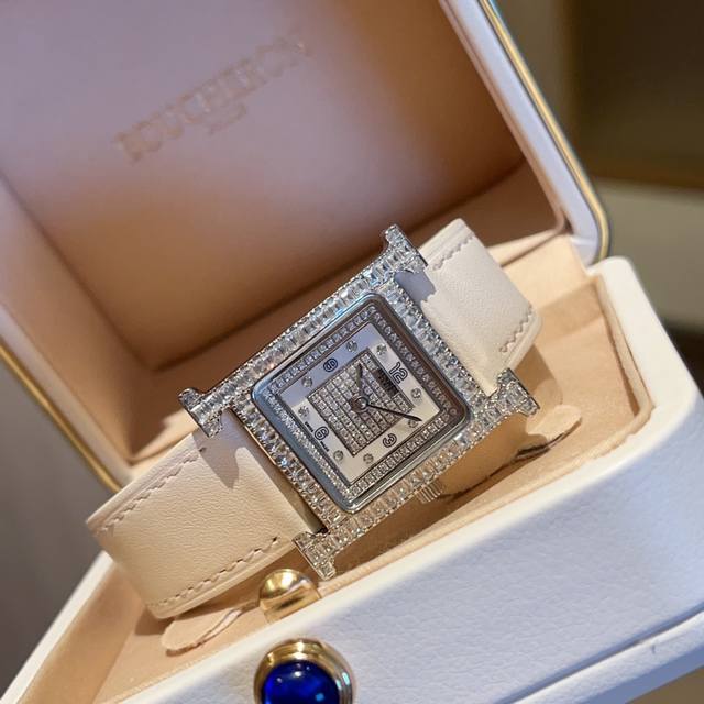 720 When geometric angles meet dazzling diamonds Time becomes the most elegant w