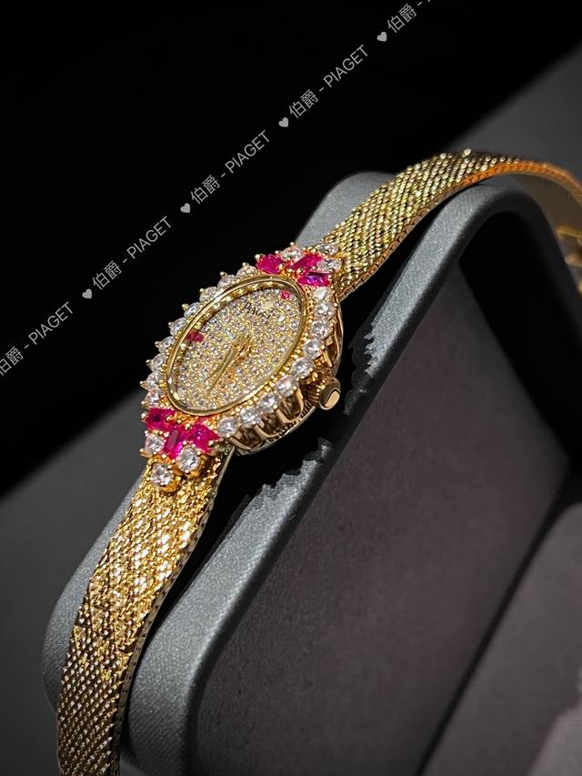 570 Piaget timepiece, gilded and adorned with sapphires, a timepiece that encaps