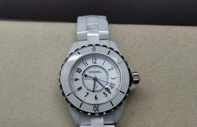 250出货实拍所见即所得~ Chanel J12 33Mm38Mm银数字银针石英款 250出货实拍所见即所得~ Chanel J12 33Mm38Mm银数字银针石英款