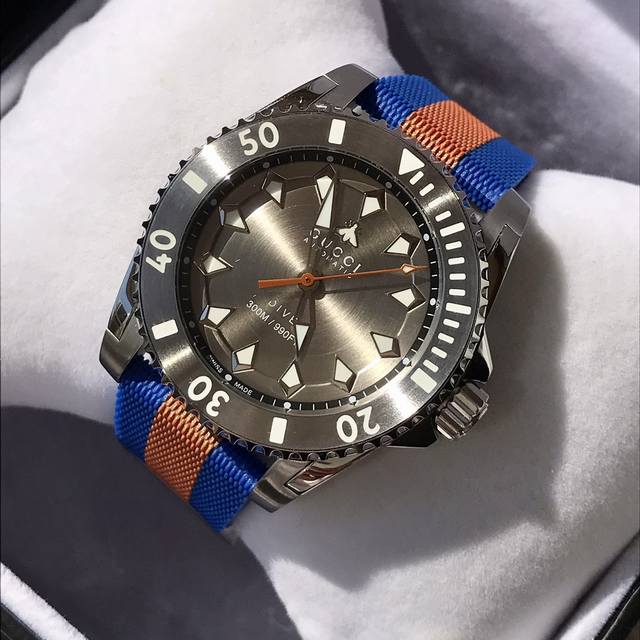 2860 Gucci Dive series watch, a brand new men's mechanical watch, features anti-