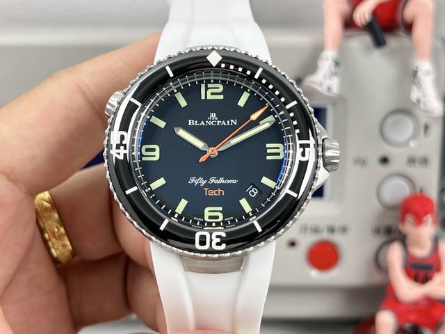 品牌 宝珀 系列 五十噚 型号 5029 12B30 94A 机芯类型 自动上链 机芯型号 1315A 振频 28800每小时振荡次数 表径 45毫米 表盘颜色