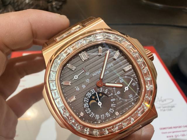 7150 Patek Philippe 5712 - Exclusive in the market, this is a genuine watch with 7150 Patek Philippe 5712 - Exclusive in the market, this is a genuine watch with