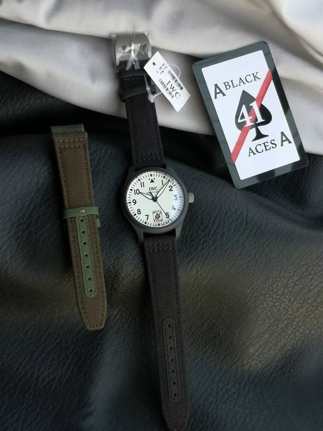 1300 Xr全新力作匠心传承Iwc 万国飞行员系列 pilot’S Watch Automatic 41 Black Aces 独家定制版本! 原版一致大三针 1300 Xr全新力作匠心传承Iwc 万国飞行员系列 pilot’S Watch Automatic 41 Black Aces 独家定制版本! 原版一致大三针
