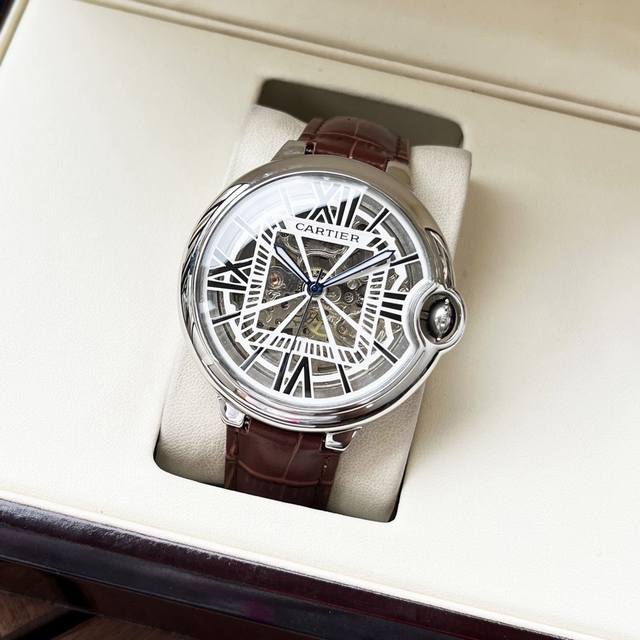 700 经典之作 典雅高贵 卡地亚-Cartier 男士腕表 全自动机械机芯 矿物强化玻璃 316L精钢表壳 真皮表带 简约风格 商务休闲 尺寸:直径44Mm 700 经典之作 典雅高贵 卡地亚-Cartier 男士腕表 全自动机械机芯 矿物强化玻璃 316L精钢表壳 真皮表带 简约风格 商务休闲 尺寸:直径44Mm